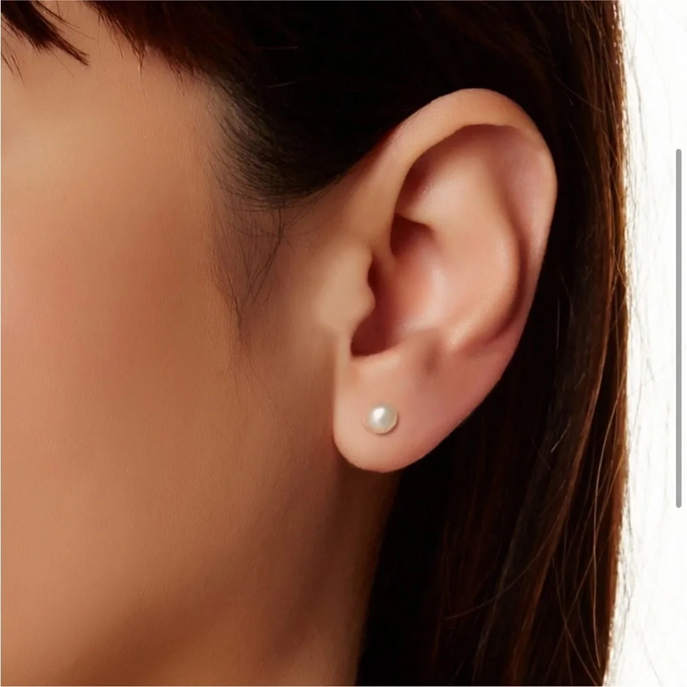 Pearl and crystal stud with wing ear cuff